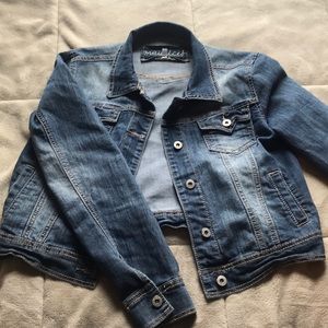 Cropped denim jacket